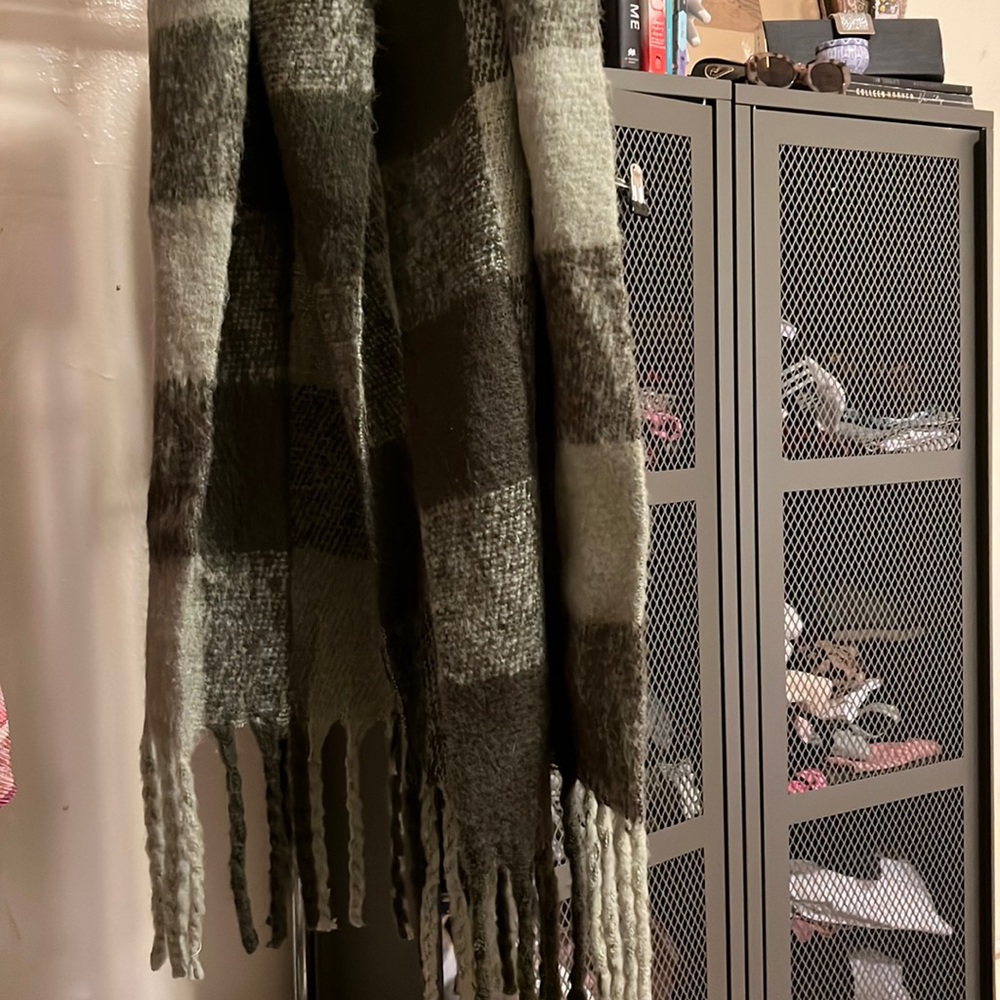 Steve Madden Green Thick Scarf